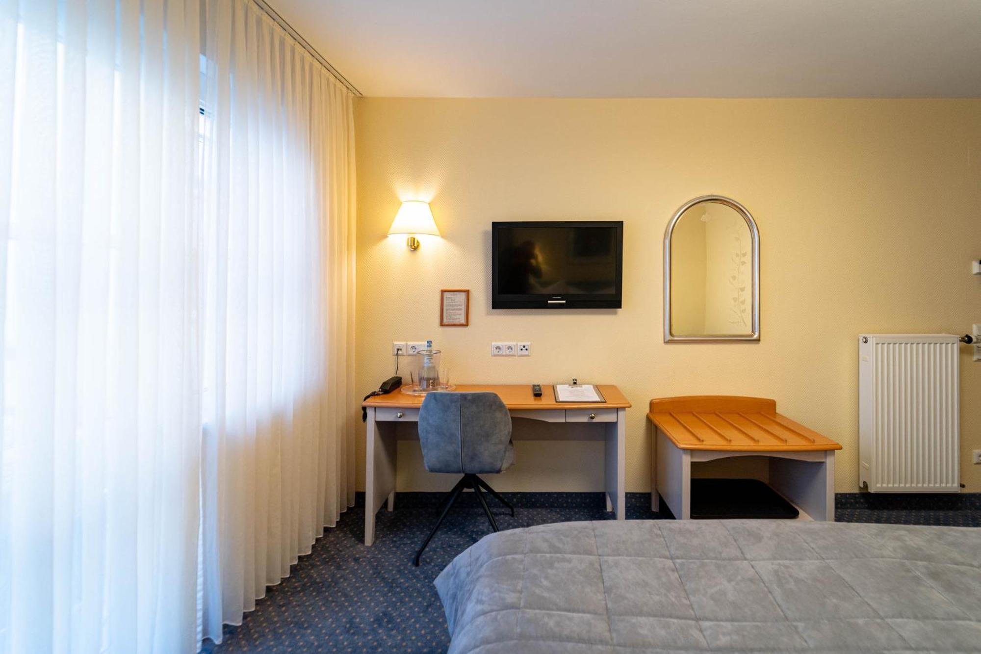 Hotel Zur Traube Uerzig Room photo